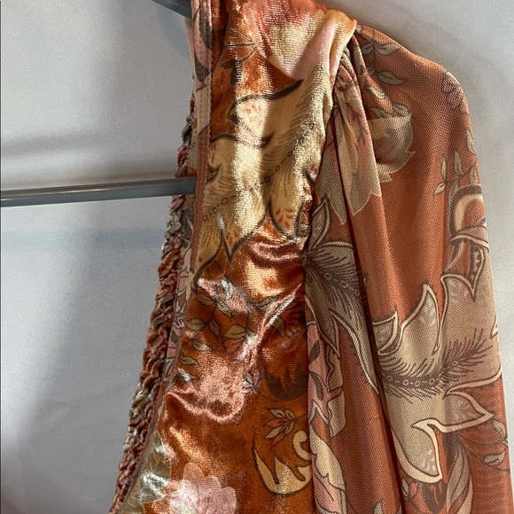 Elegant Floral Smocked Blouse with Tie-Front - Picture 11 of 11